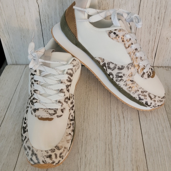 50% OFF SALE-GYPSY JAZZ/ VERY G- RUNNER CREAM LEOPARD SNEAKERS - Picture 2 of 6